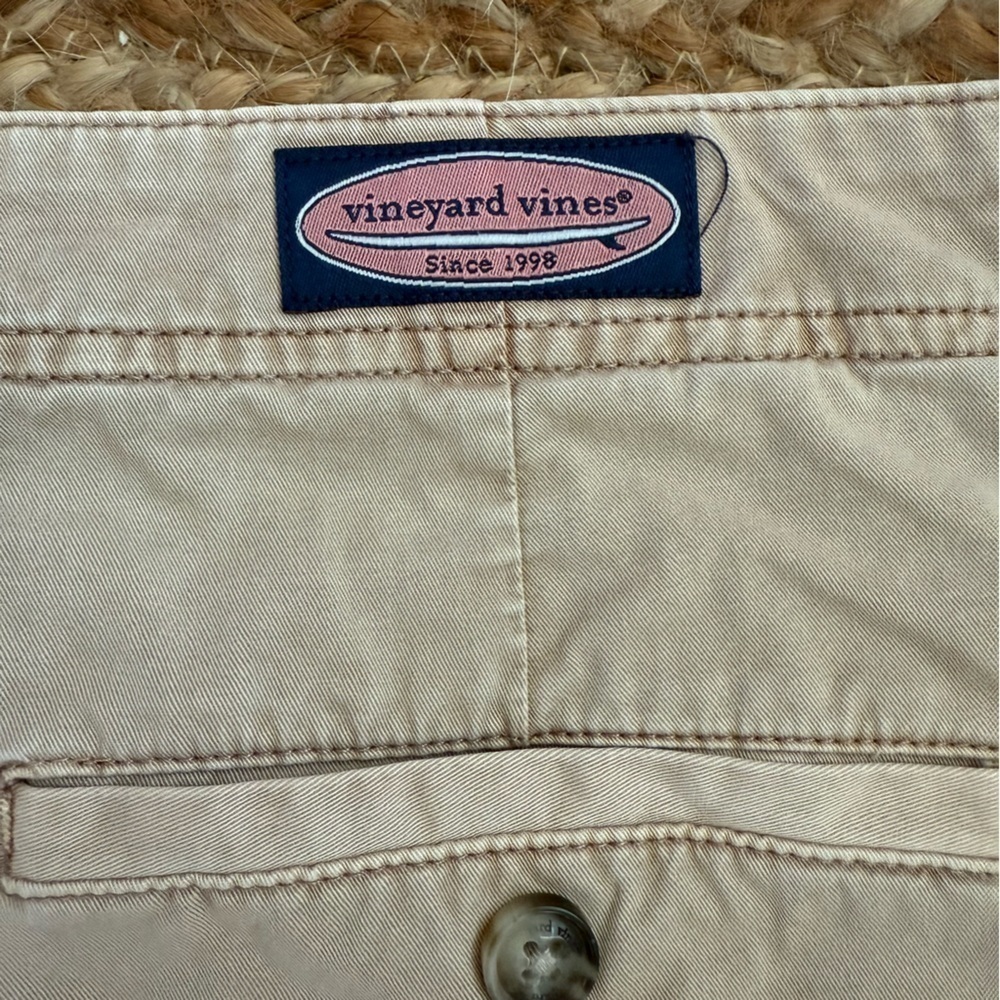 Vineyard Vines Men’s Size 42 Tan Khaki Shorts - Picture 3 of 5